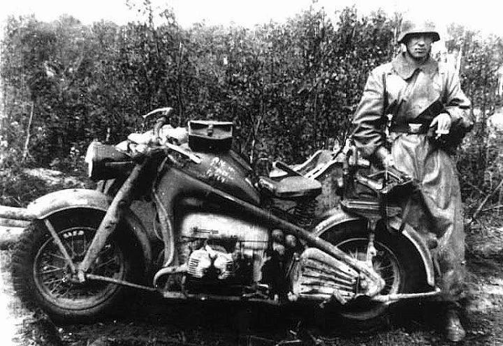 Zündapp KS 750 y soldado alemán. Motos de la Segunda Guerra Mundial